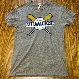 Milwaukee brewers men's small t shirt